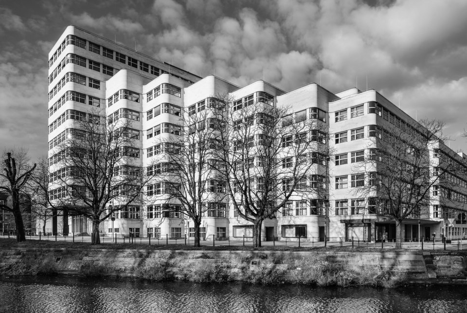 Urbanes - Shell Haus
